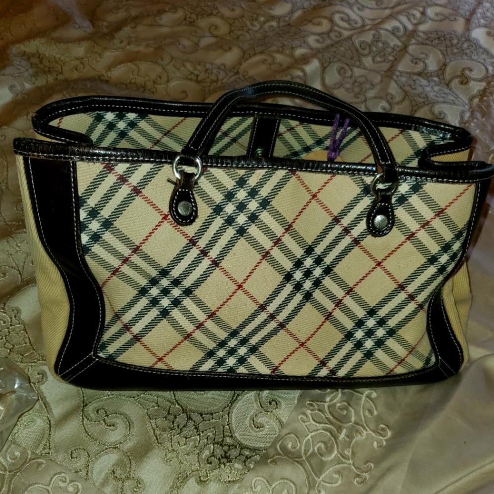 Burberry purse